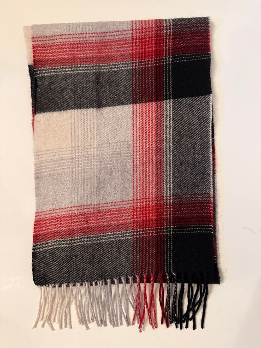 CHARTER CLUB SCARF RED GRAY BLACK PLAID CASHMERE LONG RECTANGLE FRINGE ENDS